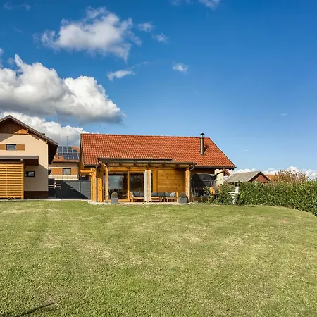 Wood House Bela Krajina With Sauna Сasa de vacaciones