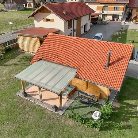 Wood House Bela Krajina With Sauna Сasa de vacaciones *